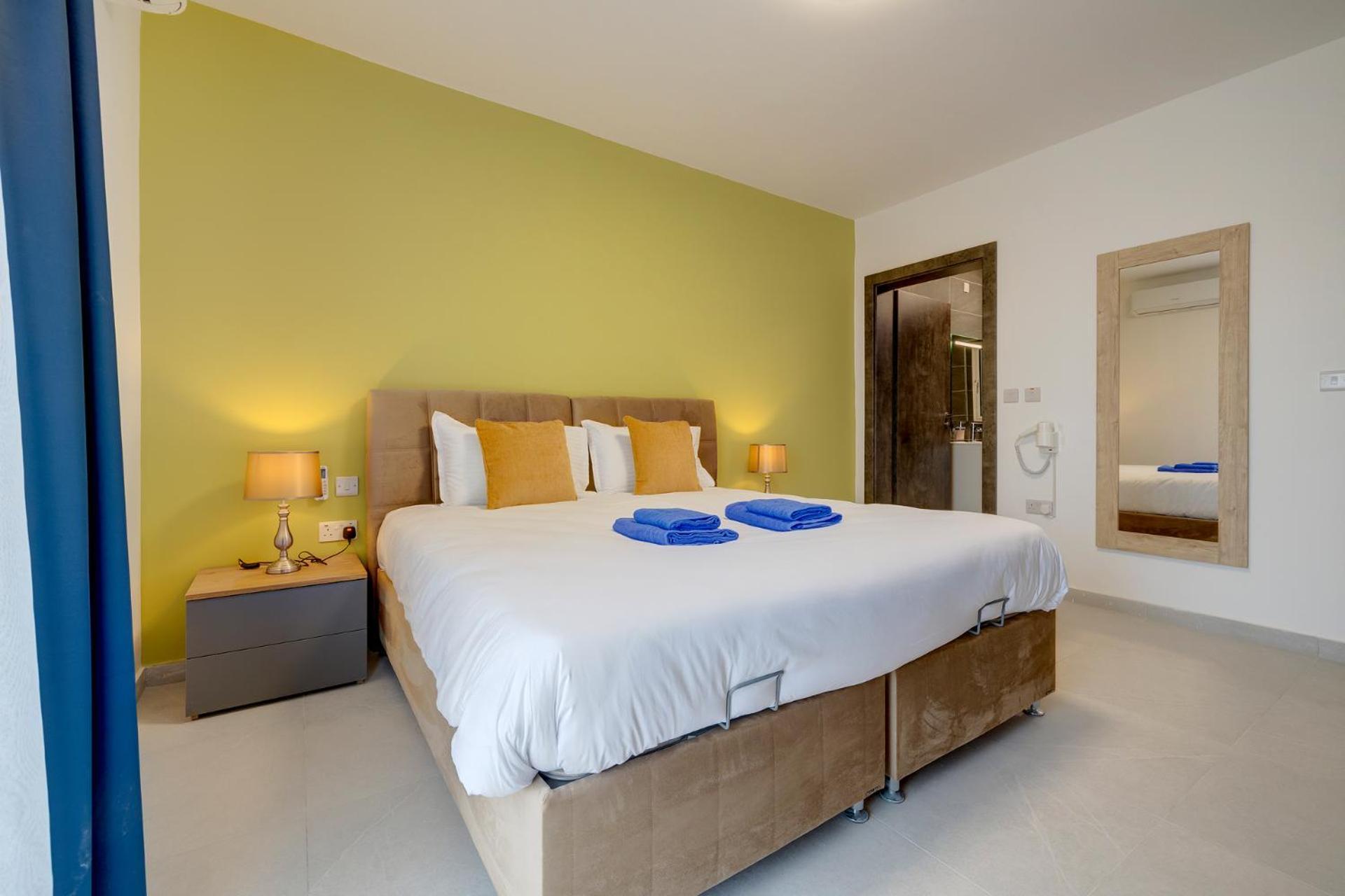 Wave Crest Holiday Apartments St. Paul's Bay Buitenkant foto